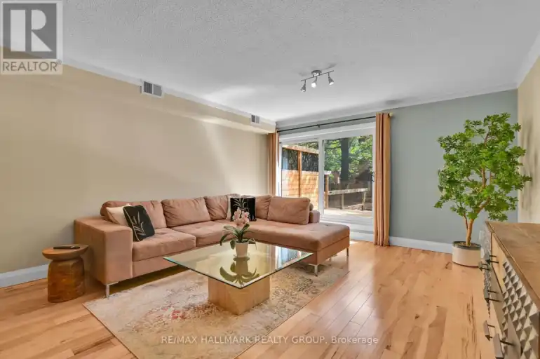 3 - 74 SOMERSET STREET W | 3 - 74 SOMERSET STREET W, Ottawa | 3002181