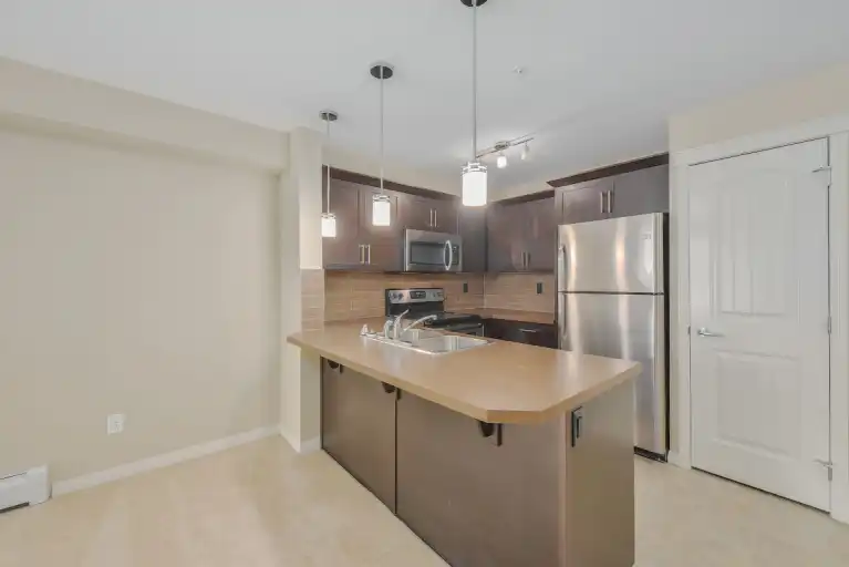 Beautiful One Bed & Den NW Condo with great access to Stoney Trail & Deerfoot. | Calgary | 3002296