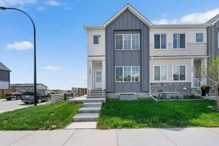 3 bedrooms, 2.5 Baths + 1 Big Bonus Room Half Duplex For Rent in Rangeview SE - | Calgary | 3002311