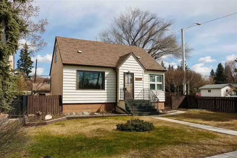 AVAILABLE August 1st - Whole house with DOUBLE GARAGE | 10902 66 Avenue Northwest, Edmonton | 3024179