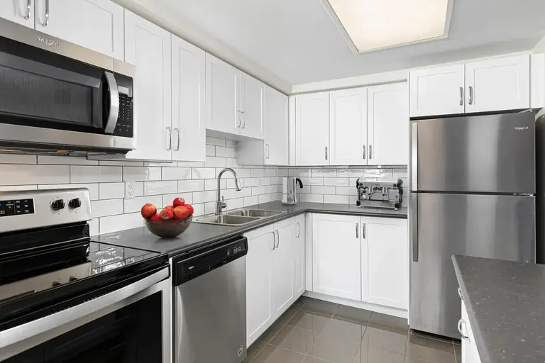 Simcoe Apartments | 333 Simcoe Street Apartments, Oshawa | 3007986