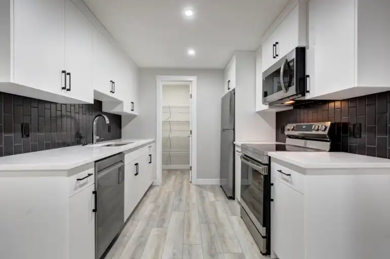 21298 - B Sheriff King Street SW | 21298 Sheriff King Street Southwest, Calgary | 3003573