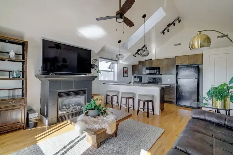 402 Hannah | 2111 34 Avenue Southwest, Calgary | 3025408