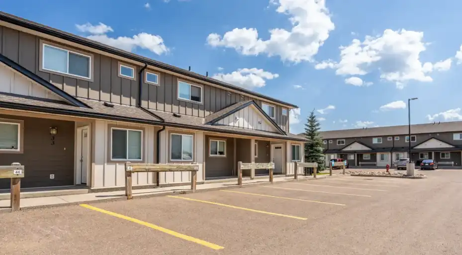 Windermere Townhomes | 5306 47th St, Cold Lake | 3003601