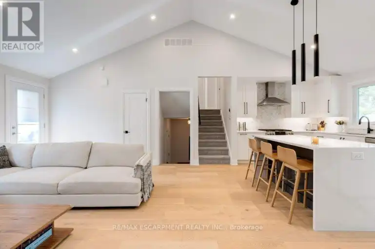 364 EAST SIDE CRESCENT | 364 EAST SIDE CRESCENT, Burlington | 3008072