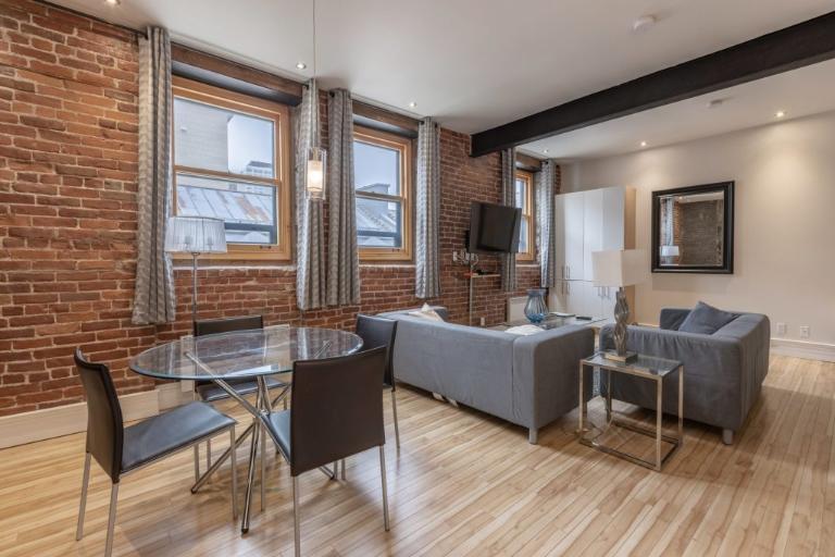 Loft entièrement meublé à louer Vieux-Québec août 2025 | 3030834