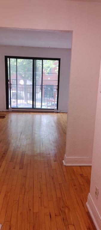 TRES GRAND 41/2 DANS LE HAUT DE COTE DES NEIGES LIMITE OUTREMONT ET VILLE MONT -ROYAL | 3008473