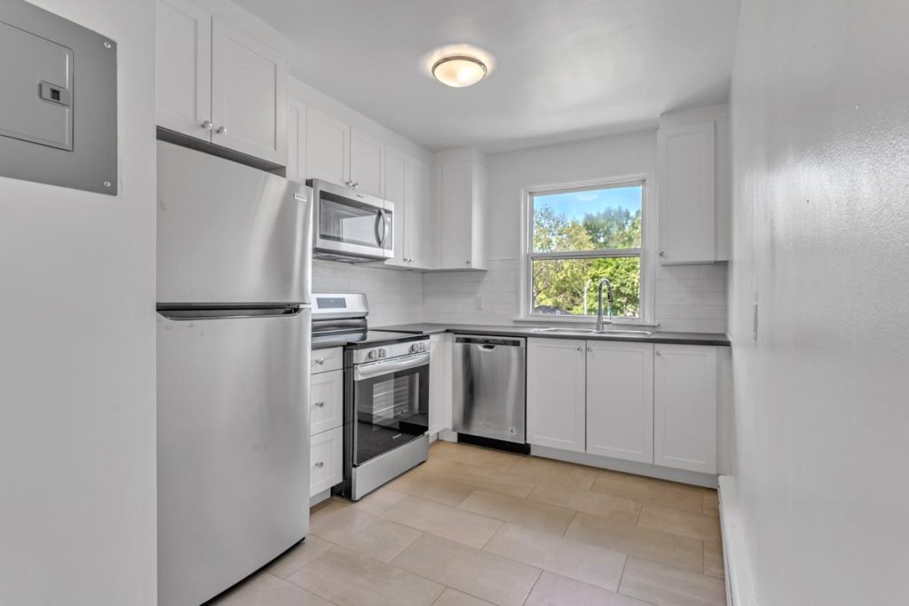 389-401 Yonge Street Apartments | 3008519