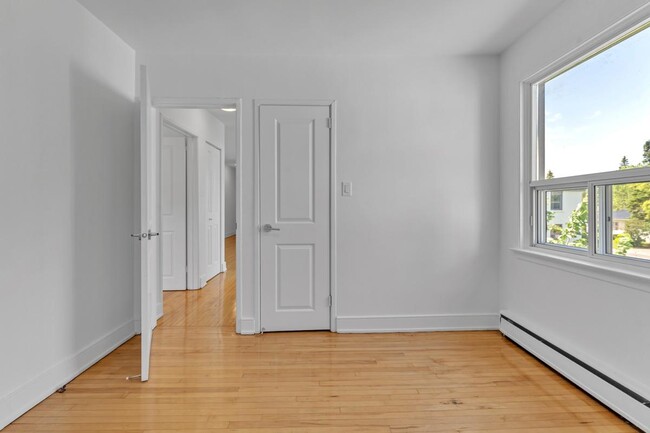 389-401 Yonge Street Apartments | 3008519