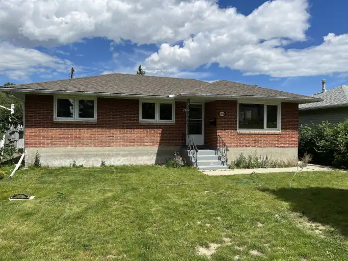 3 Bedrooms - | 2824 Cochrane Road Northwest, Calgary | 3023841
