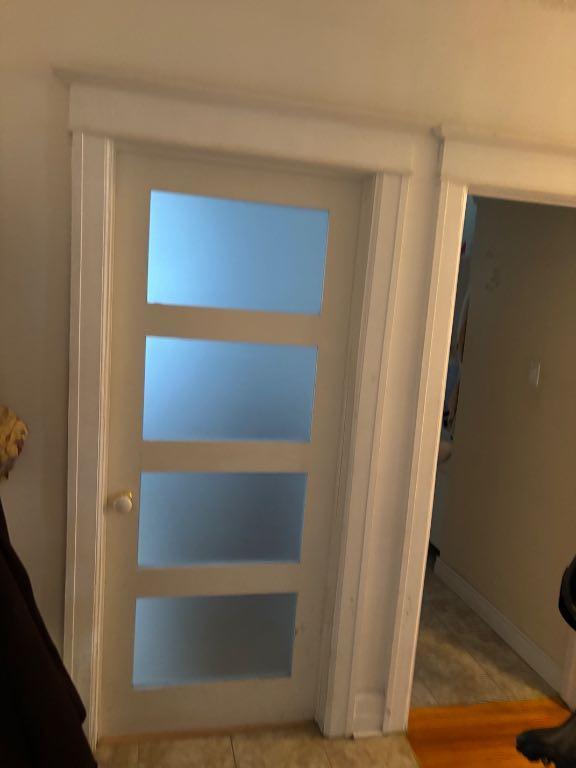 WESTMOUNT ADJ. 5 1-2. 1200 PIEDS CARRE ,GRAND LOGEMENT ,HAUT PLAFOND DE 9 PIEDS HAUTEUR 3 CHAMBRES INCLUANT ENTREE DE LAVEUSE ET SECHEUSE | 3010451