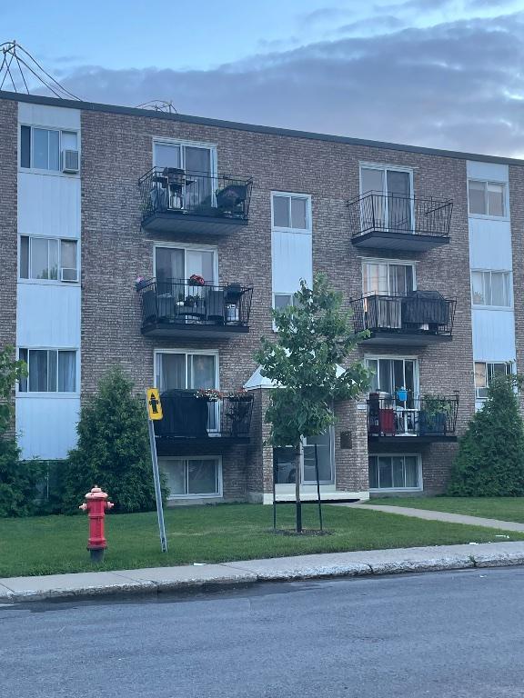 SAINT-HUBERT, 4 1/2 A LOUER 1 ER etage pres tous services | 3010459