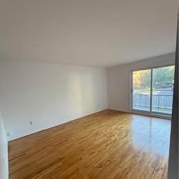 41/2 a Laval dispo 1 Sept 2025 internet 2 stationnements, Thermopompe chaud et froid | 3010475