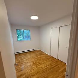 41/2 a Laval dispo 1 Sept 2025 internet 2 stationnements, Thermopompe chaud et froid | 3010475