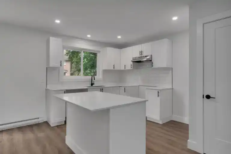 Modern comfort and convenience for professionals in Kingston’s west end. | 823 Woodbine Road, Kingston | 3010622