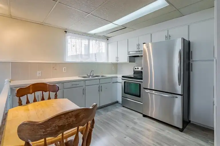 Warm and spacious 1 bdrm walk-out basement in great location | Calgary | 3010762