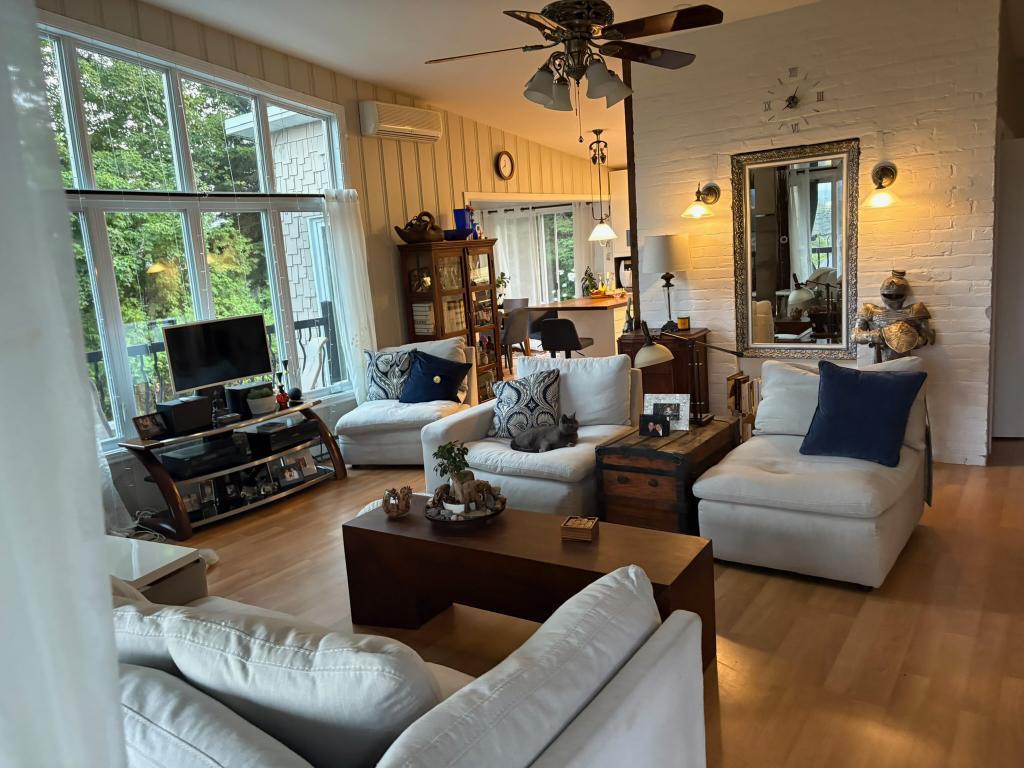 Maison - Chalet - haut de duplex - 3 chambres Saint-Sauveur avec foyer au gaz à 2 minutes des pentes | 3012302