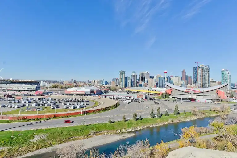 BEAUTIFUL 2 BEDROOM DUPLEX IN RAMSAY AREA! | Calgary | 3012223