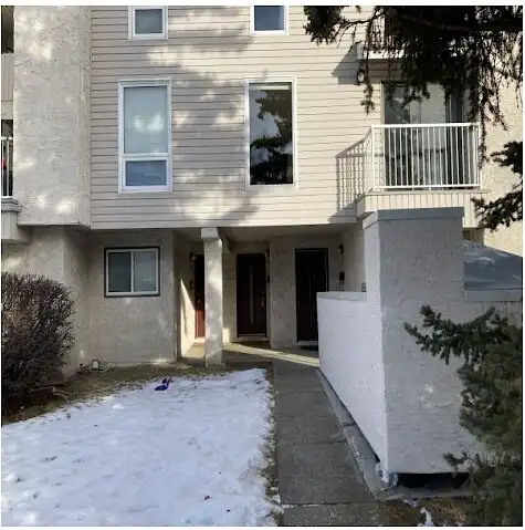 Sought after Varsity Drive Close to UofC | 704 - 3500 Varsity Drive Northwest, Calgary | 3016175
