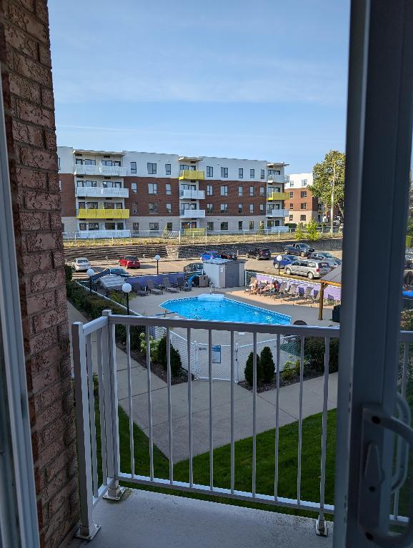 Québec, Charlesbourg, 3 ½ rénové, Stationnement | 3024947