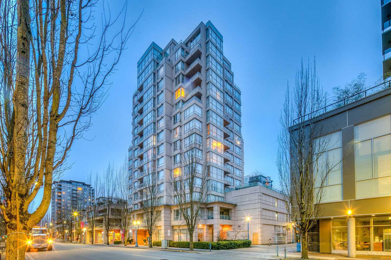 Spacious 2 bed 2 bath condo in the heart of Richmond | 6191 Buswell Street, Richmond | 3019653