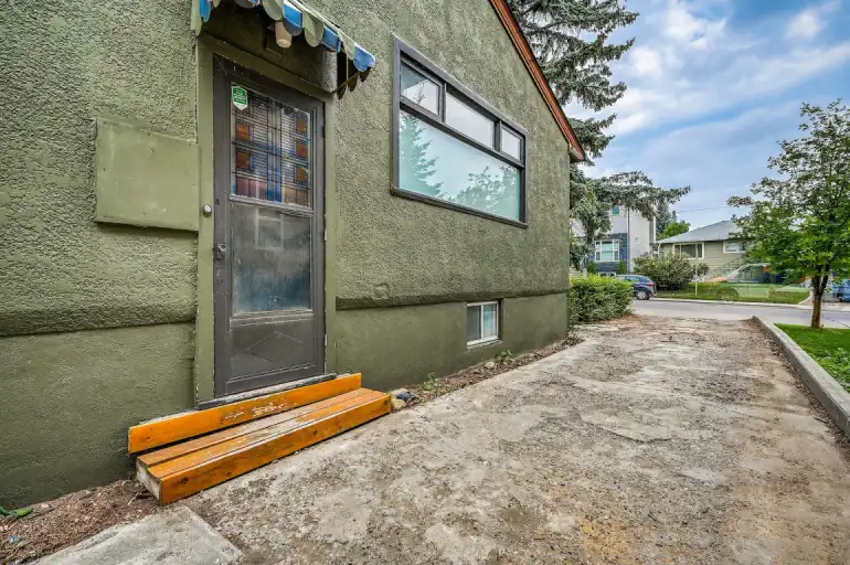 2 Bdm Basement Suite, Utilities included, Private Entrance, 1200 sq ft | 1911 26 Avenue Southwest, Calgary | 3013785