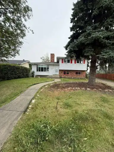 RV Parking | 5 Bedroom 2.5 Washroom House | 1025 82 Street Northwest, Edmonton | 3017670