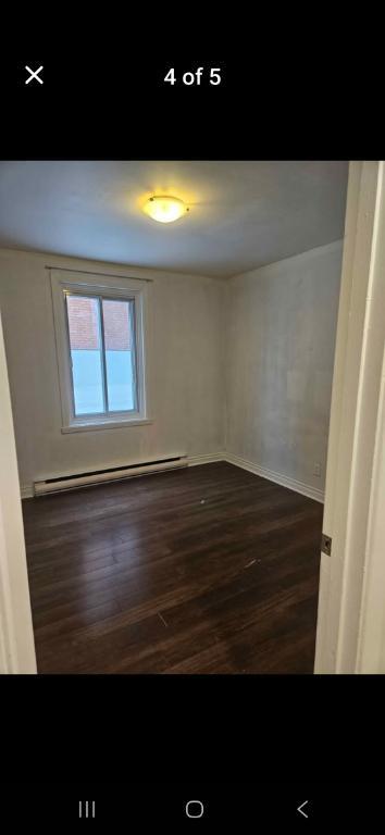 4 1/2 Chomedey 2e etage Stationnement disponible | 3014088