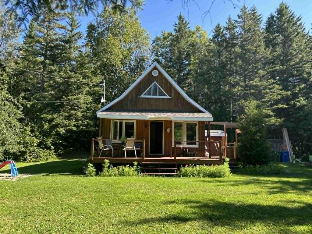 Chalet 4 saisons à louer à St-René de Matane du 1er Octobre au 31 mai 2026. | 3014468