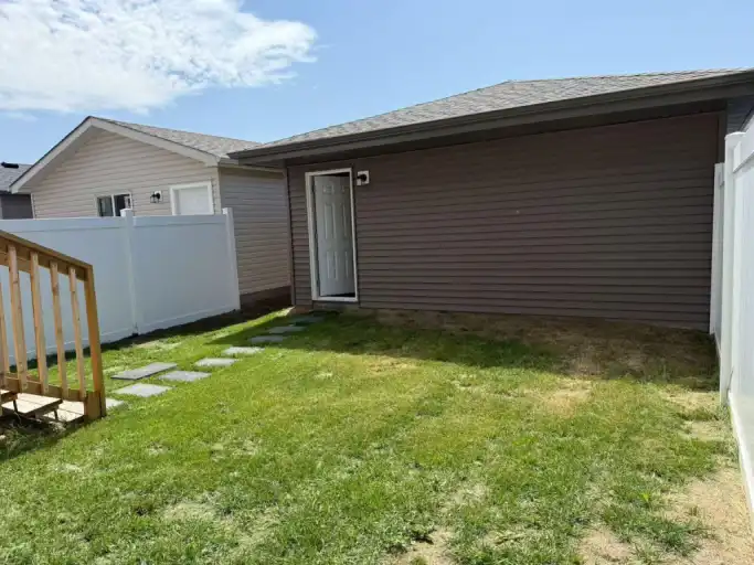 15661 18 Ave SW | 15661 18 Avenue Southwest, Edmonton | 3015567