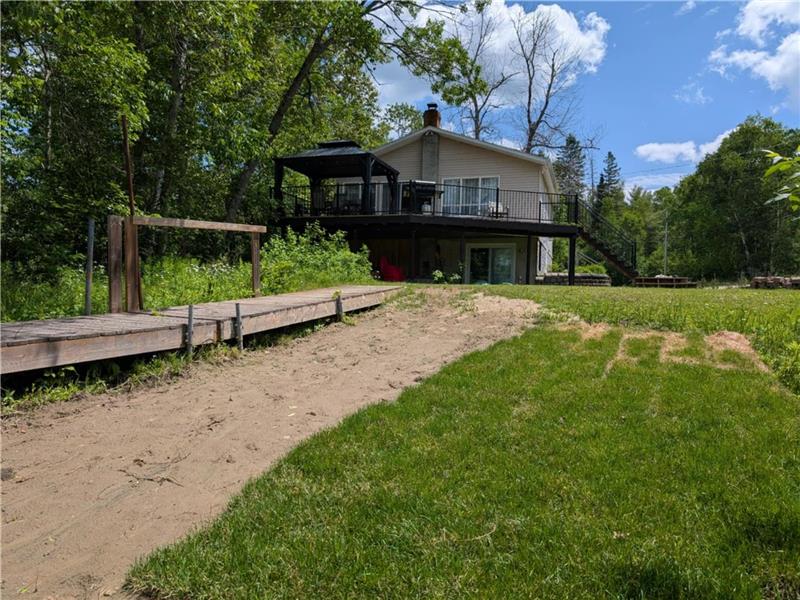 Cozy Lakeside Getaway | 3015609