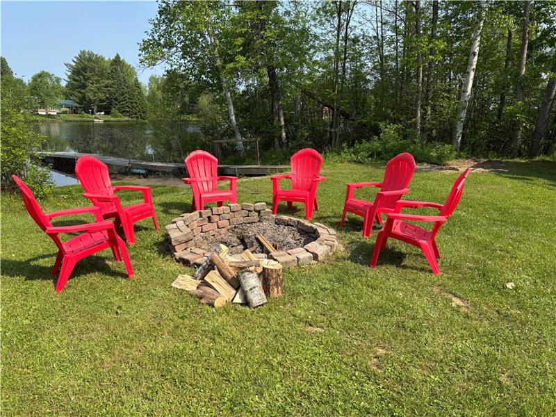 Cozy Lakeside Getaway | 3015609