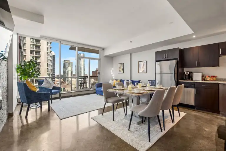 Furnished & Spacious Condo w.Views - Parking /Internet /Utilities Included + BBQ | 1011 - 135 13 Avenue SW, Calgary | 3015868