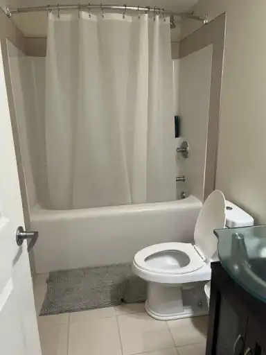 Female roommate wanted to share house | Calgary | 3015876