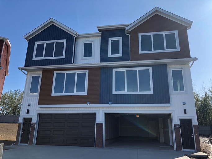 HUGE DUPLEX newer Gorgeous, Clean 3 Bedroom for Rent! In Starling!! | 1928 Tanager Pl Nw, Edmonton | 3032466