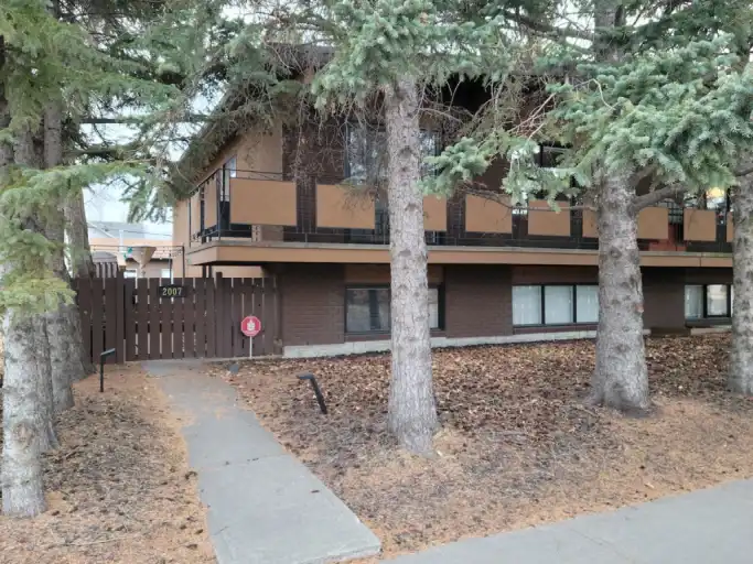 Main Floor 3-Bedroom Suite in Marda Loop | 2007 50 Avenue Southwest, Calgary | 3015882