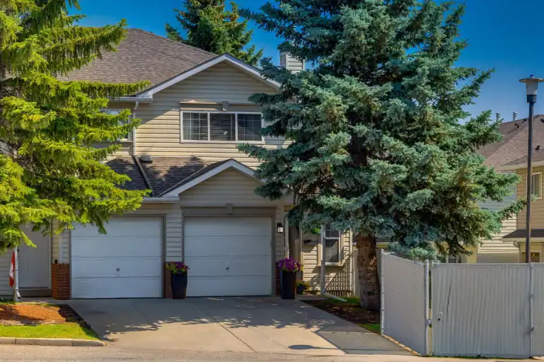 Fully Renovated - 2 bed- Garage - Great location with walk to transit. | 16 Millrise Green Southwest, Calgary | 3015888
