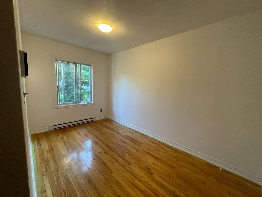À louer appartement (5 1/2) maintenant avec possibilité de stationnement | 3016435