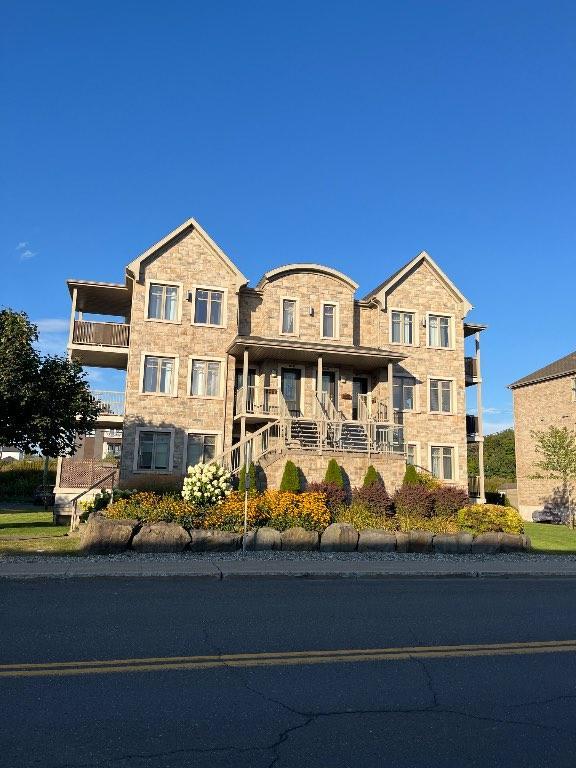 Condo à louer | 3017317