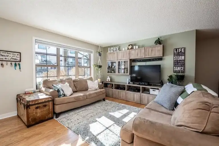 Home Sweet Home 2 Bedroom SW Walking Distance to Ammenities | 8 Everridge Square SW, Calgary | 3017710