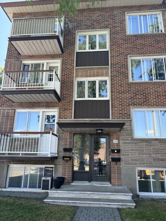 À Louer – Appartement 5 ½ Rénové à Montréal (Près du metro Langelier) | 3017779