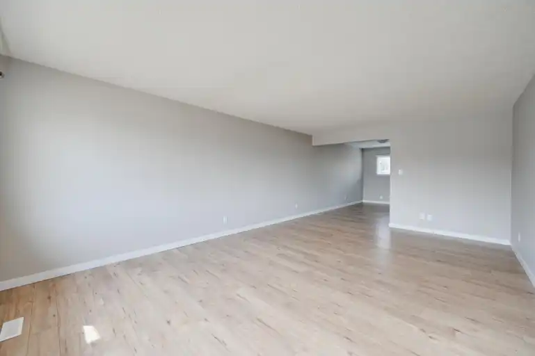 6216 150 Ave Main | 6216 150 Avenue Northwest, Edmonton | 3018043