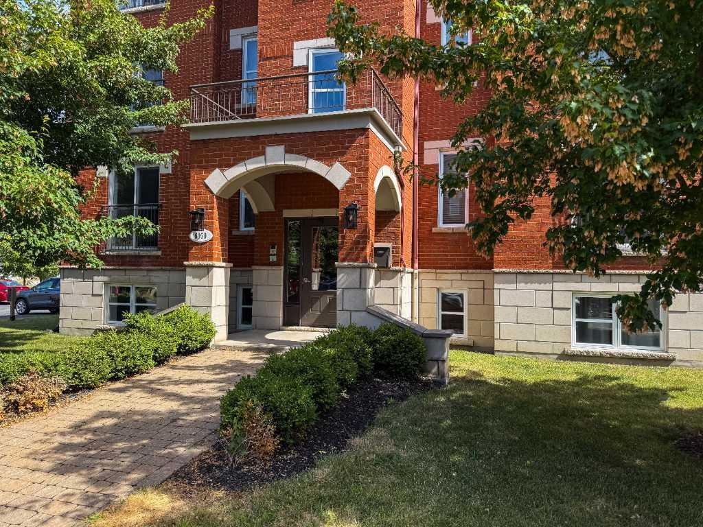 Grand 4 ½ beaucoup de rangement St-Hubert parc cité rénové | 3018077