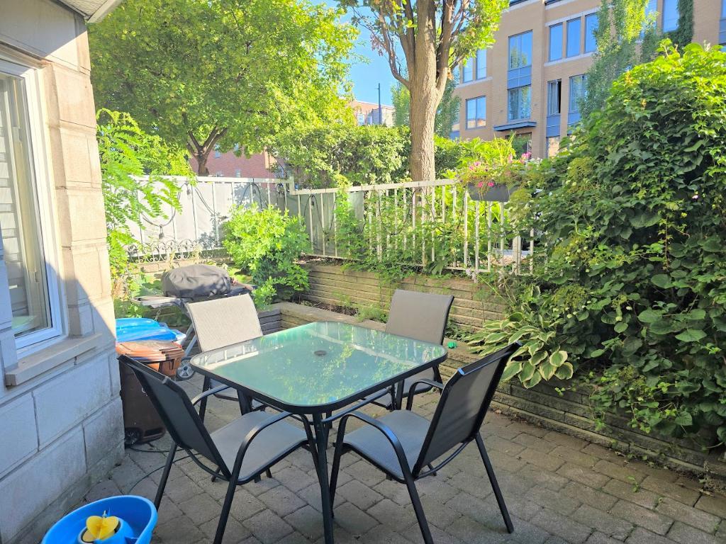 Grand Condo à Rosemont ( stationnement inclus ) | 3019834