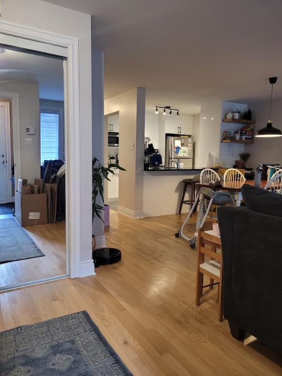 Grand Condo à Rosemont ( stationnement inclus ) | 3019834