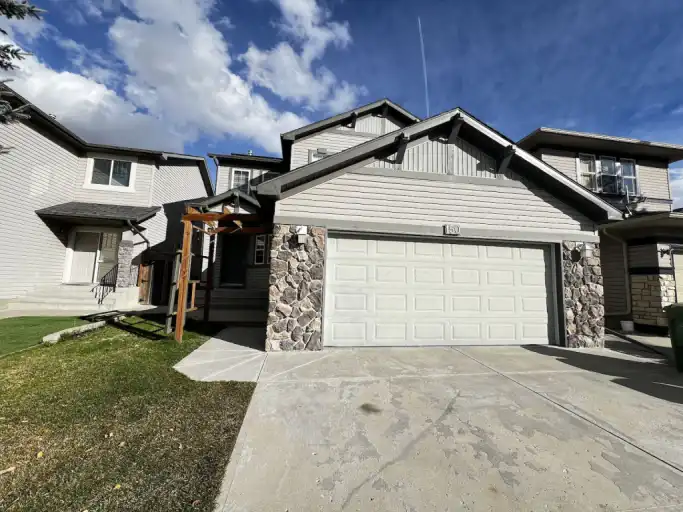 Spacious Walkout legal suite - 2 bedroom, Den and 1 Bath | Calgary | 3020098