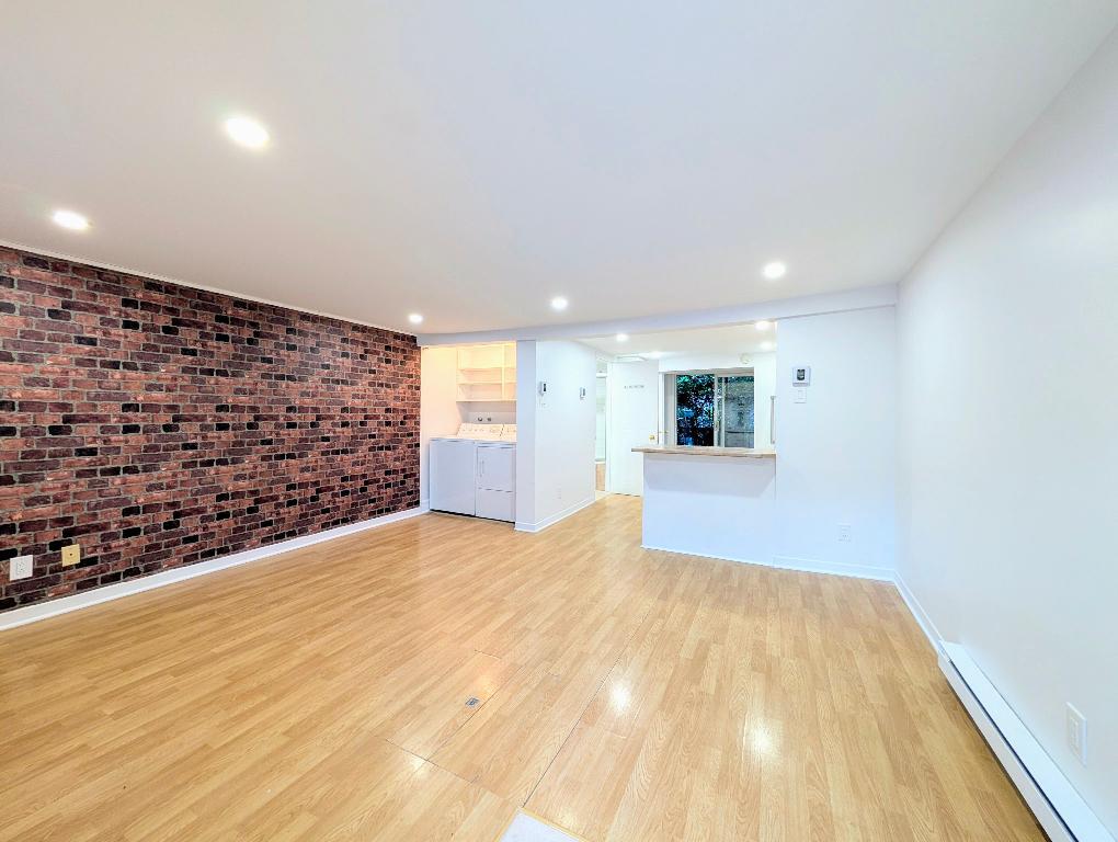 ** Spacious Studio with Outdoor Space - The Village/Downtown, Metro Papineau ** | 3021672