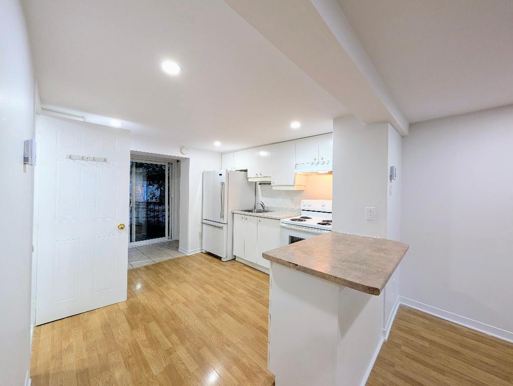 ** Spacious Studio with Outdoor Space - The Village/Downtown, Metro Papineau ** | 3021672