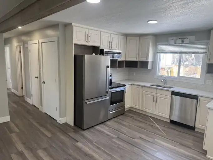 Modern Bright Upper 3 bedroom Unit | 12216 - 12216 122 Avenue Northwest, Edmonton | 3022053