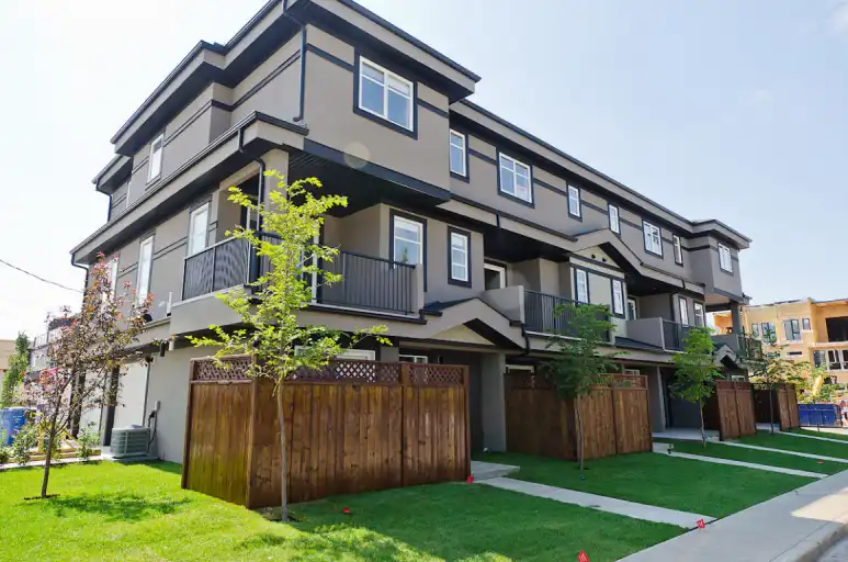 MODERN TOWNHOUSE IN MONTGOMERY | Calgary | 3022066